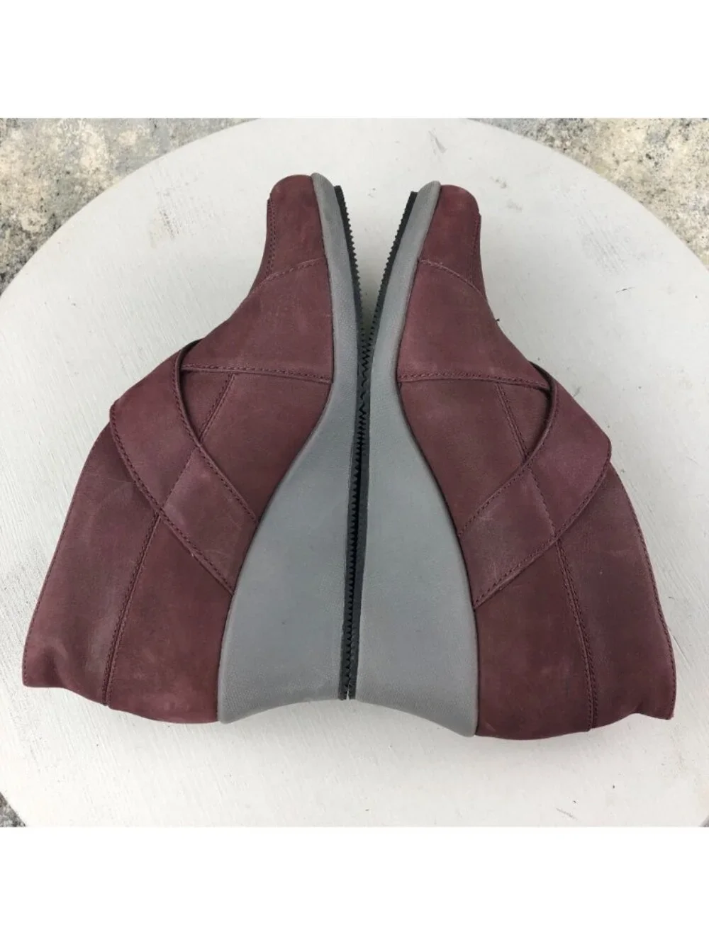 Mozo NWOT Women's Size 8 Descanso Purple Red Leather Wedge Heel Ankle Booties
